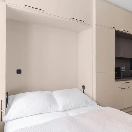 Apartment Days - Designer W Fold-up Bed - Trendy Neighborhood Prague