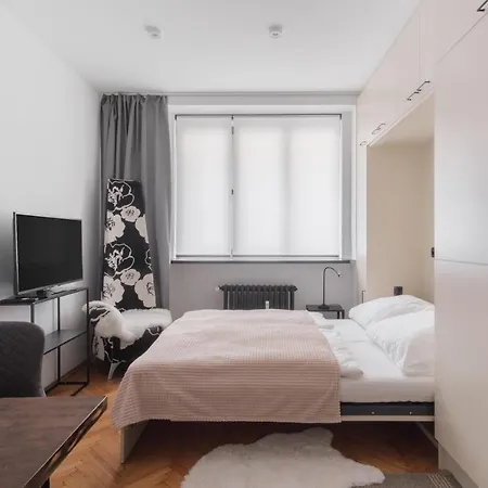 Days - Designer W Fold-up Bed - Trendy Neighborhood * Прага